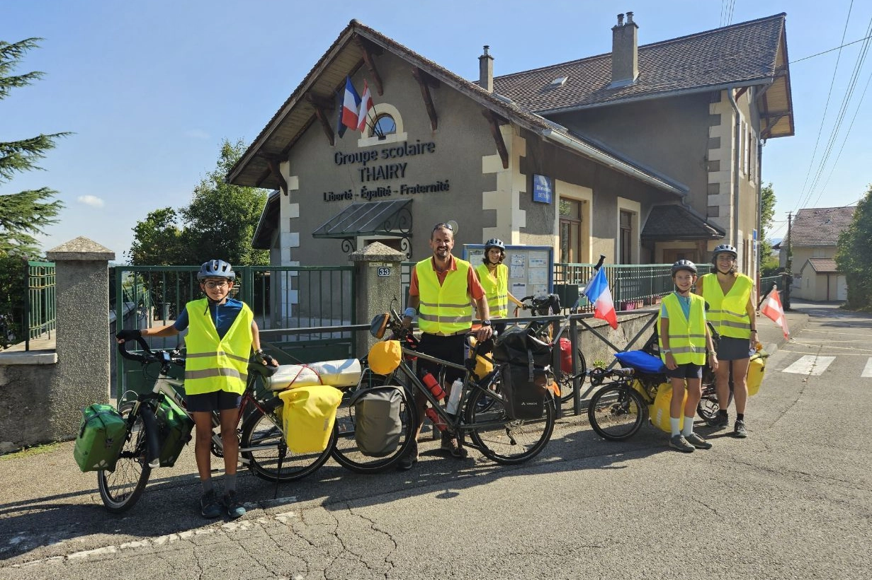 Bisikletli Fransız gezgin aile İzmir'de 