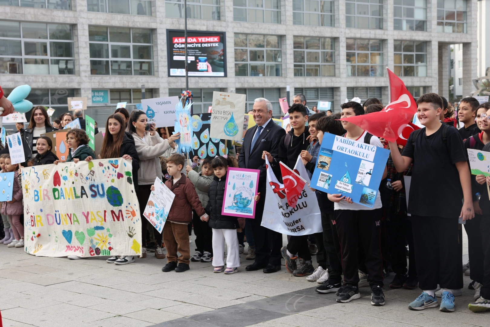 Nilüferli çocuklardan 'gelecek' için anlamlı yürüyüş 