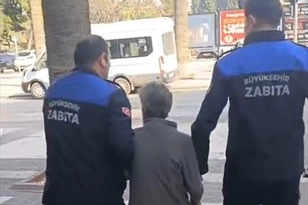 Denizli’de Zabıta’dan dilencilere sıkı denetim Denizli’de Zabıta’dan dilencilere sıkı denetim