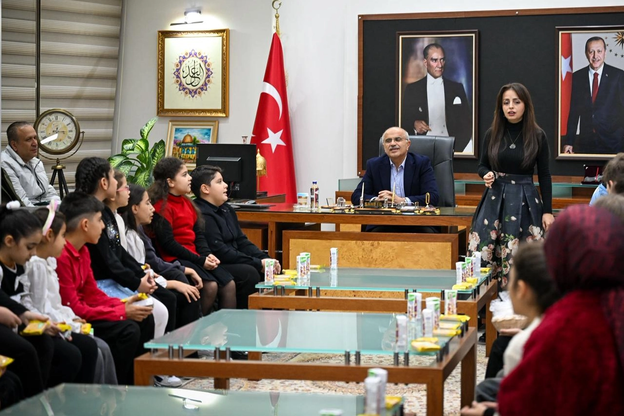 Malatya'da küçük kalplerden Başkan Er'e anlamlı ziyaret 