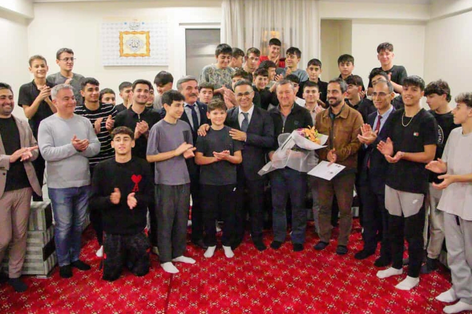 İzmir İl Milli Eğitim Müdürü Yahşi’den anlamlı ziyareti 