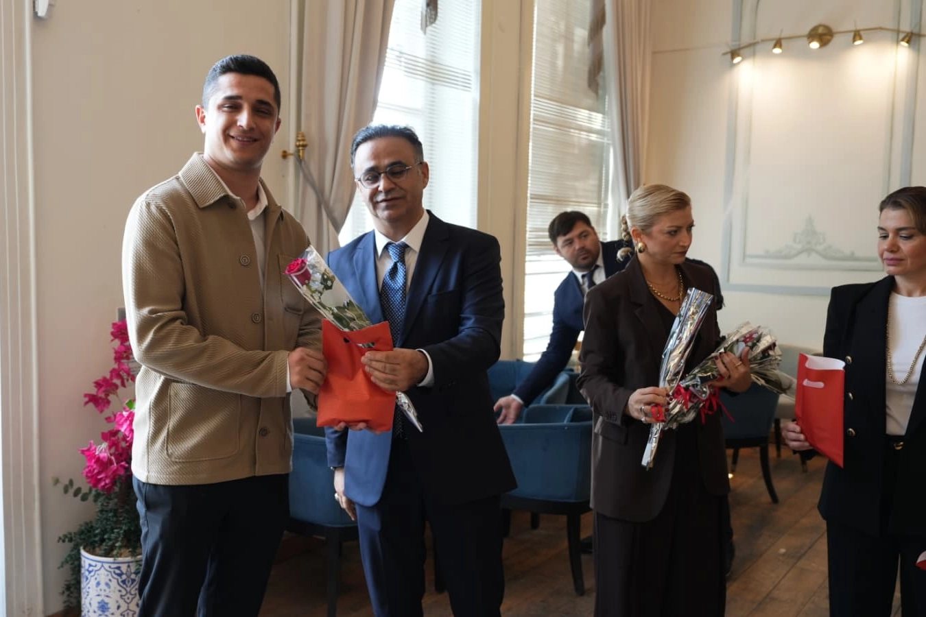 İzmir’de Öğretmenler Günü’nde anlamlı buluşma 