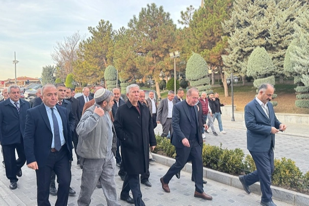 Mansur Yavaş Hacı Bayram esnafıyla buluştu 