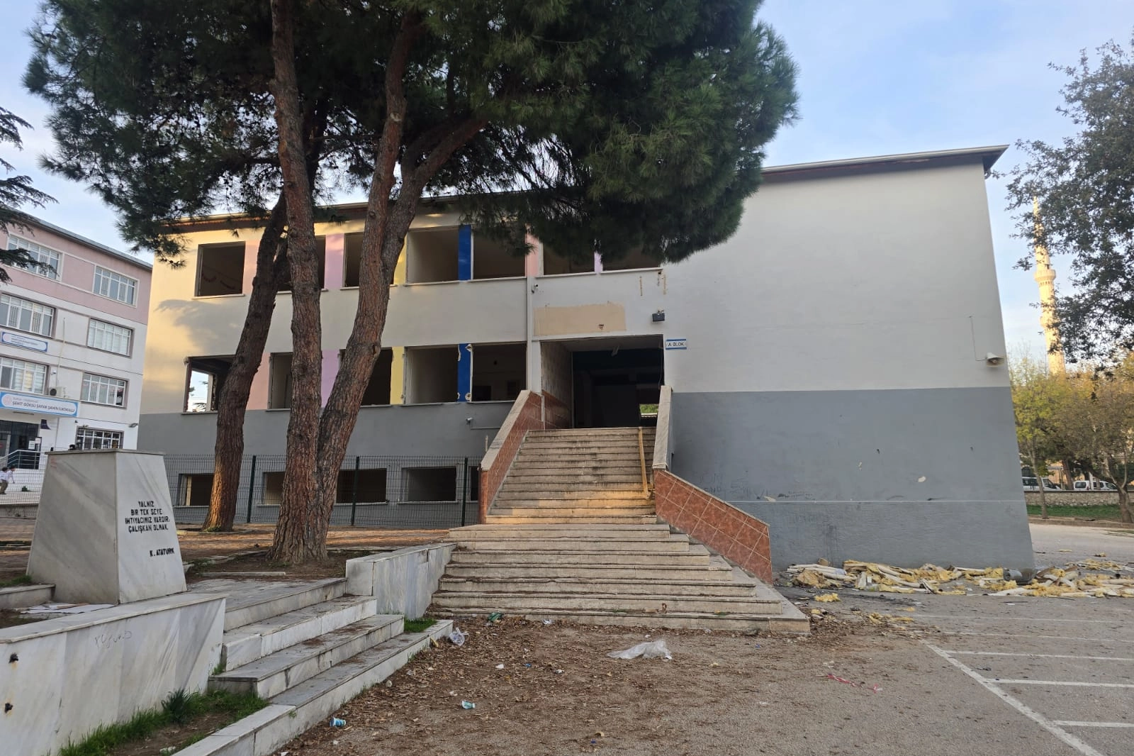 Beril'in daveti Bursa’da büyük bir adımı başlattı... Bursa'da 43 yıllık okul yıkılıyor 