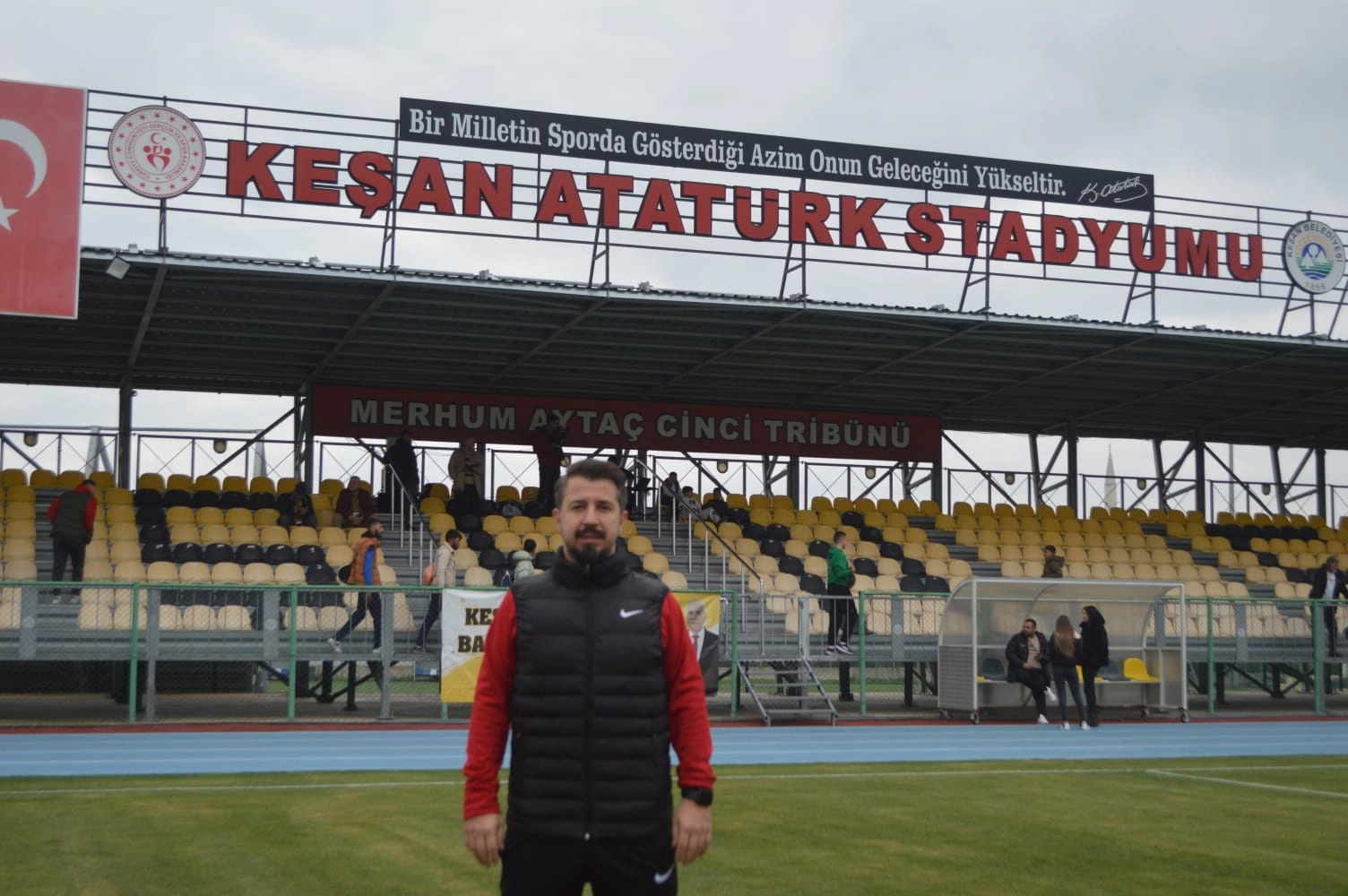 Müzikten sahaya uzanan yolculuk... Keşanlı müzisyen yıllar sonra futbola döndü Müzikten sahaya uzanan yolculuk... Keşanlı müzisyen yıllar sonra futbola döndü