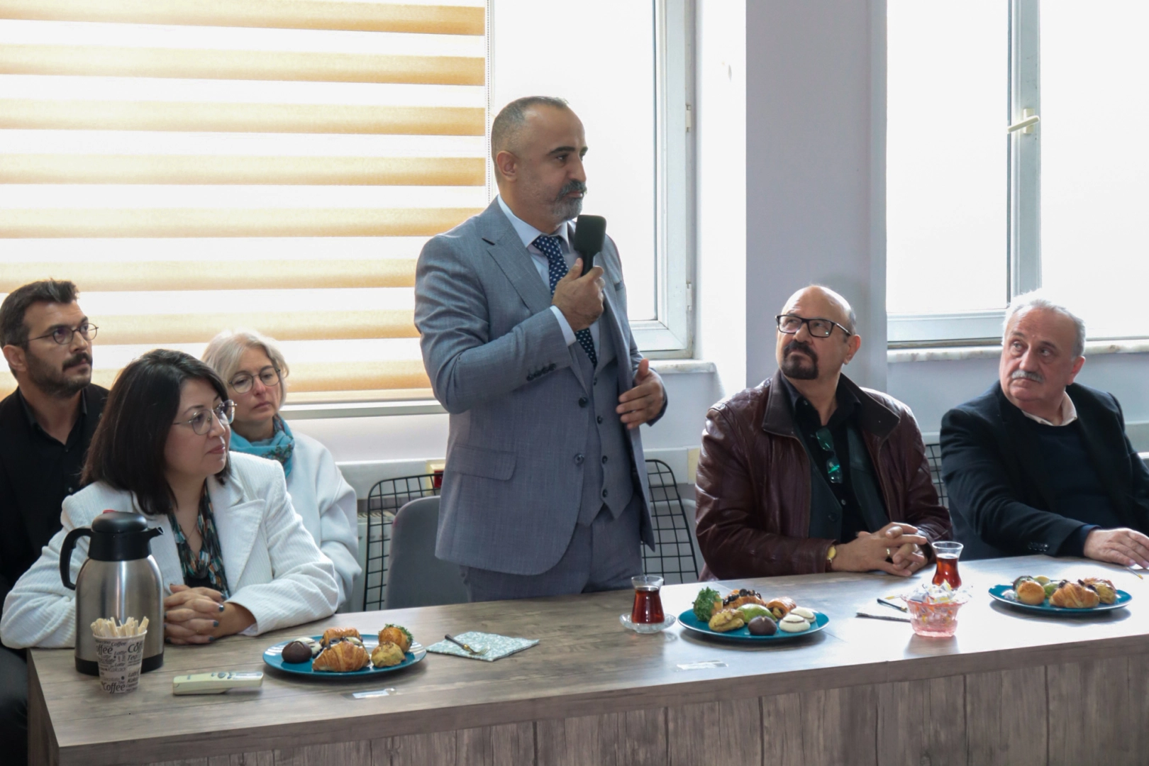 Arena Eğitim Kurumları'ndan Prof. Dr. Ahmet Cevizci'ye anlamlı vefa 