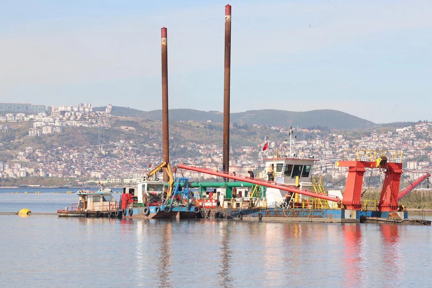 İzmit Körfezi yeniden nefes aldı... Temizlenen körfezde artık yunuslar dans ediyor 