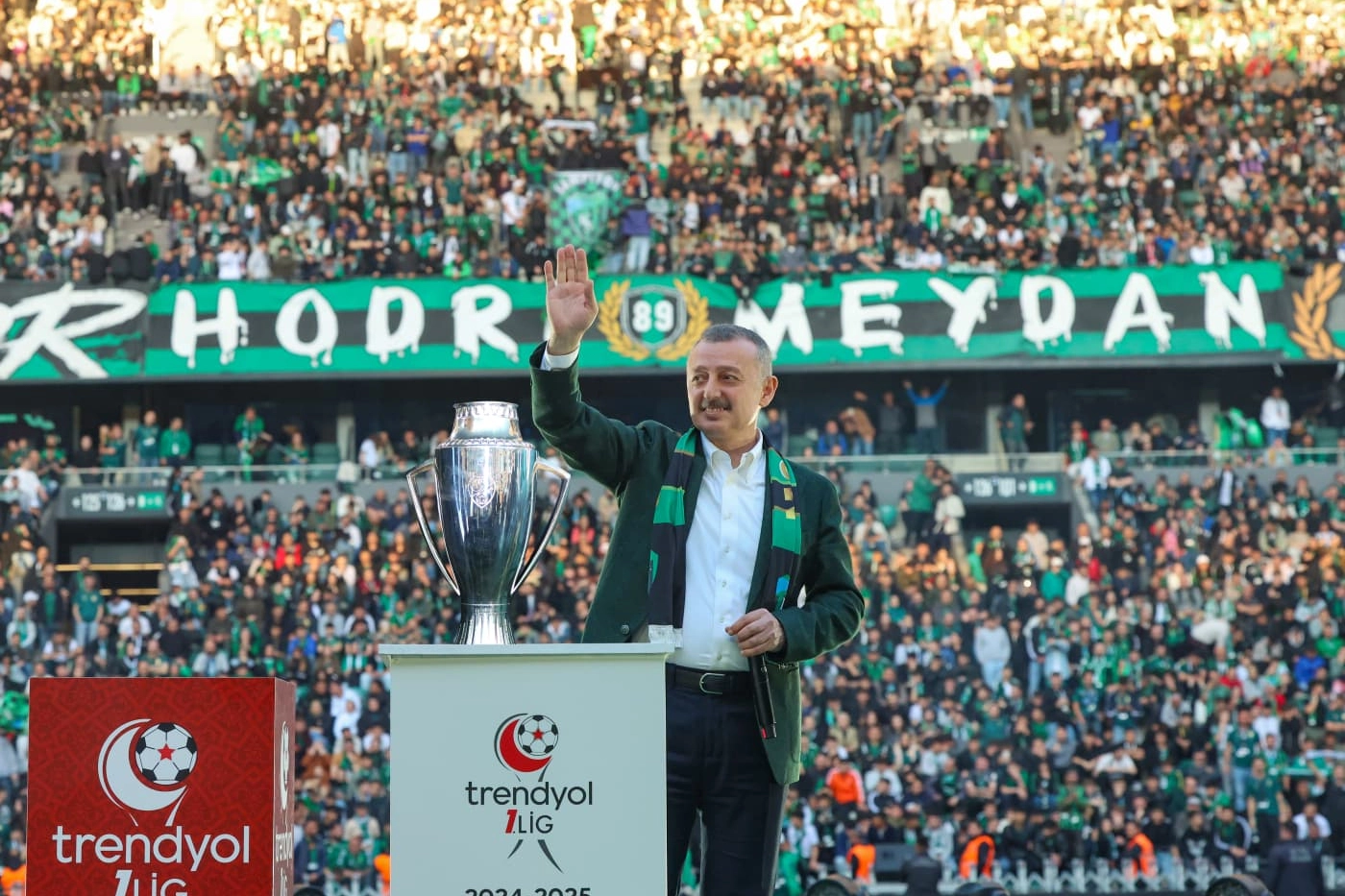 Hem taraftarı, hem Kocaelispor'u kutladı 