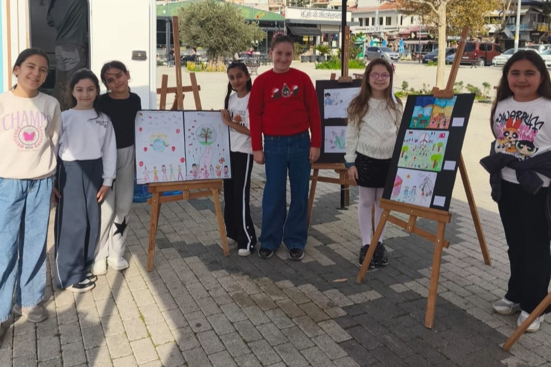 Bursa Gemlik'te çocuklar haklarını resimleriyle anlattı​​​​​​​ 