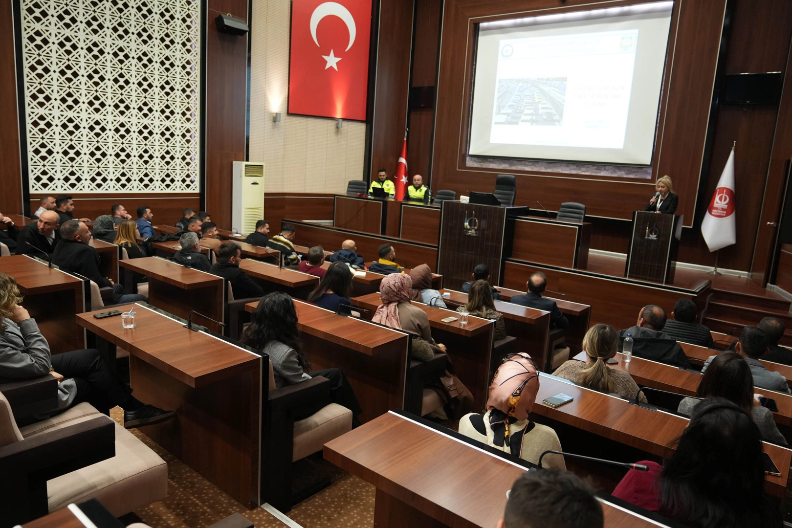 Ankara Keçiören Belediyesi'nde hizmet içi 'trafikte güvenli sürüş' eğitimi 