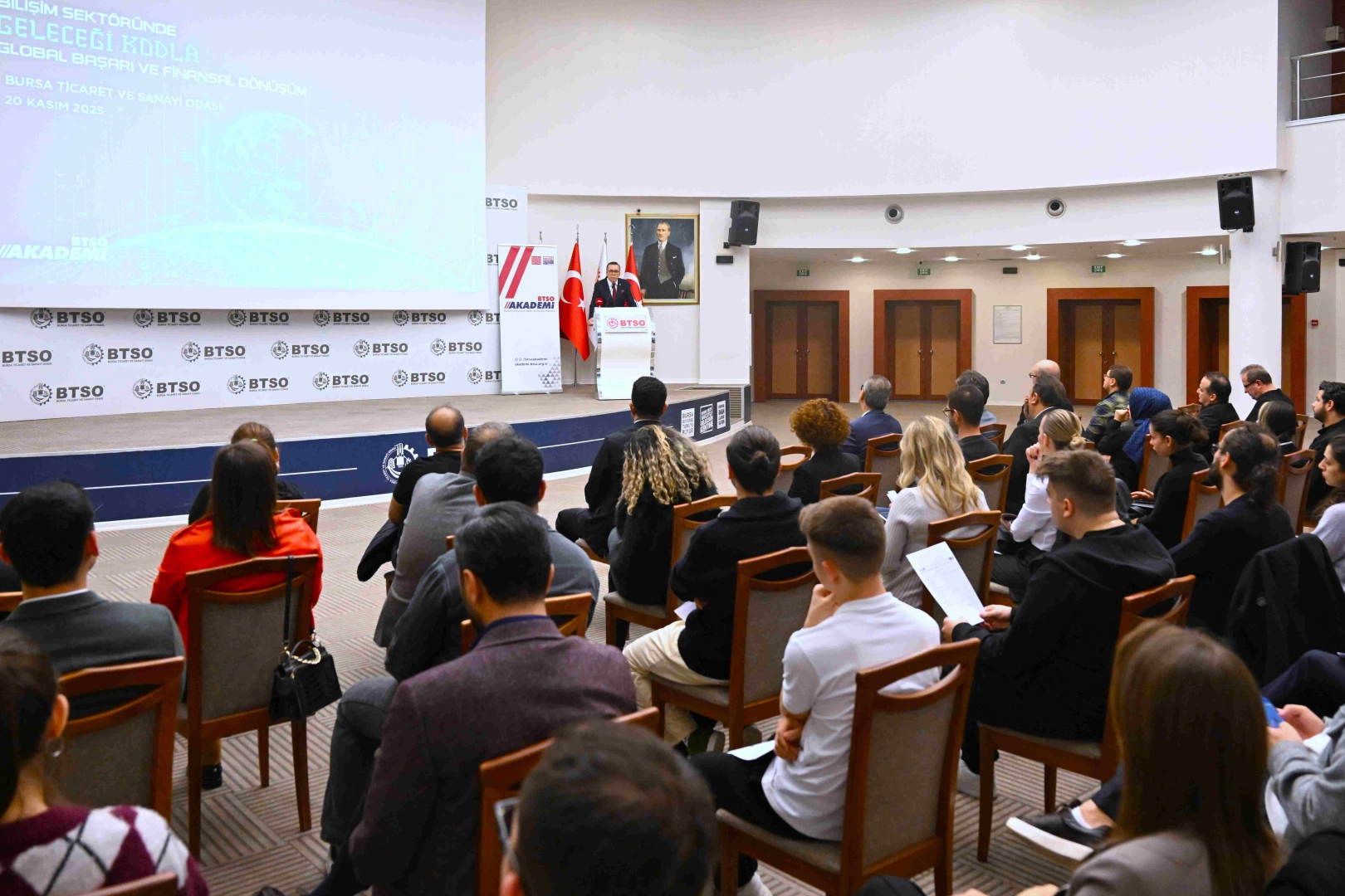 Bilişim sektörü BTSO Akademi'de geleceğin kodlarını yazıyor 