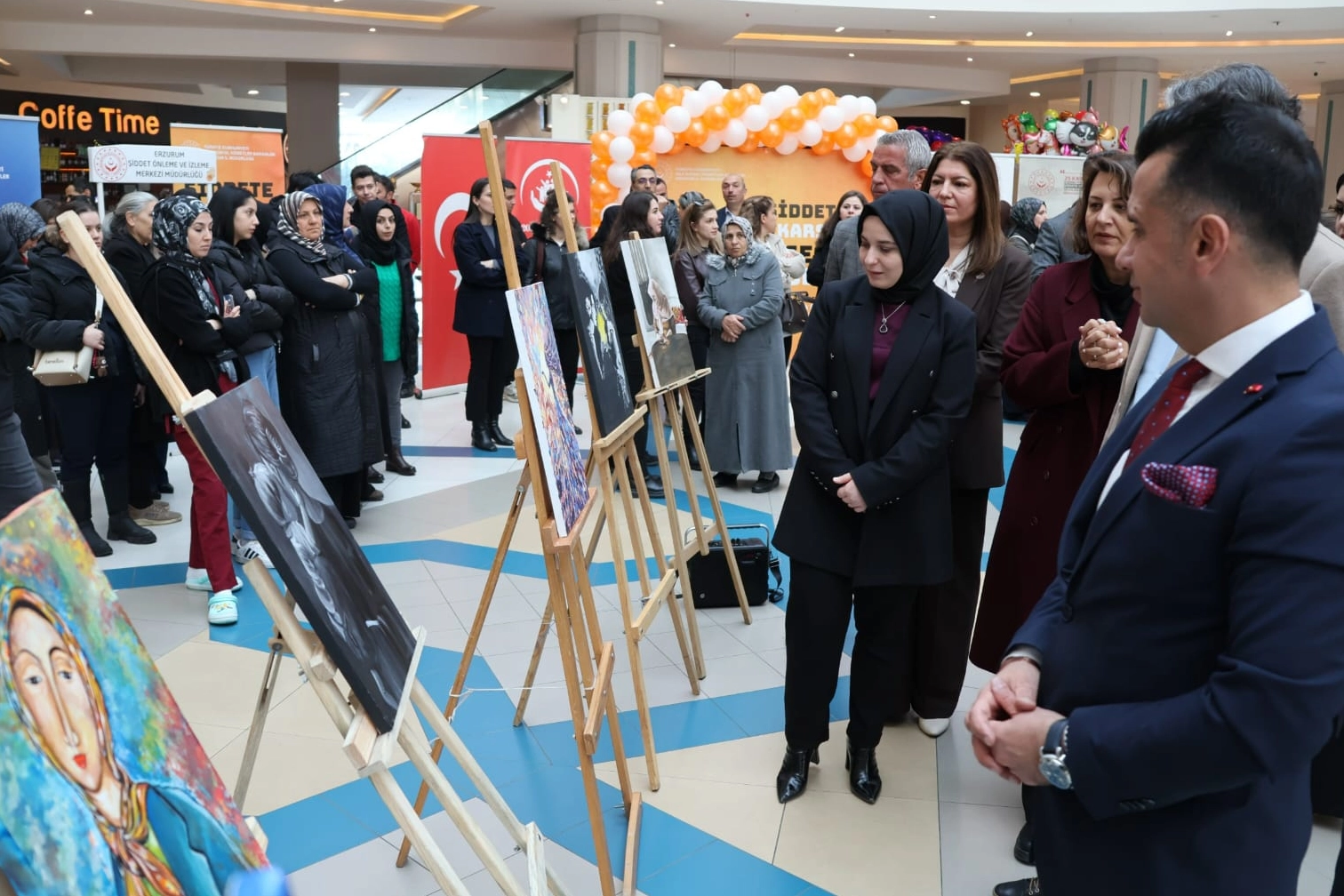 Erzurum’da '25 Kadın 25 Hikâye' sergisi açıldı 