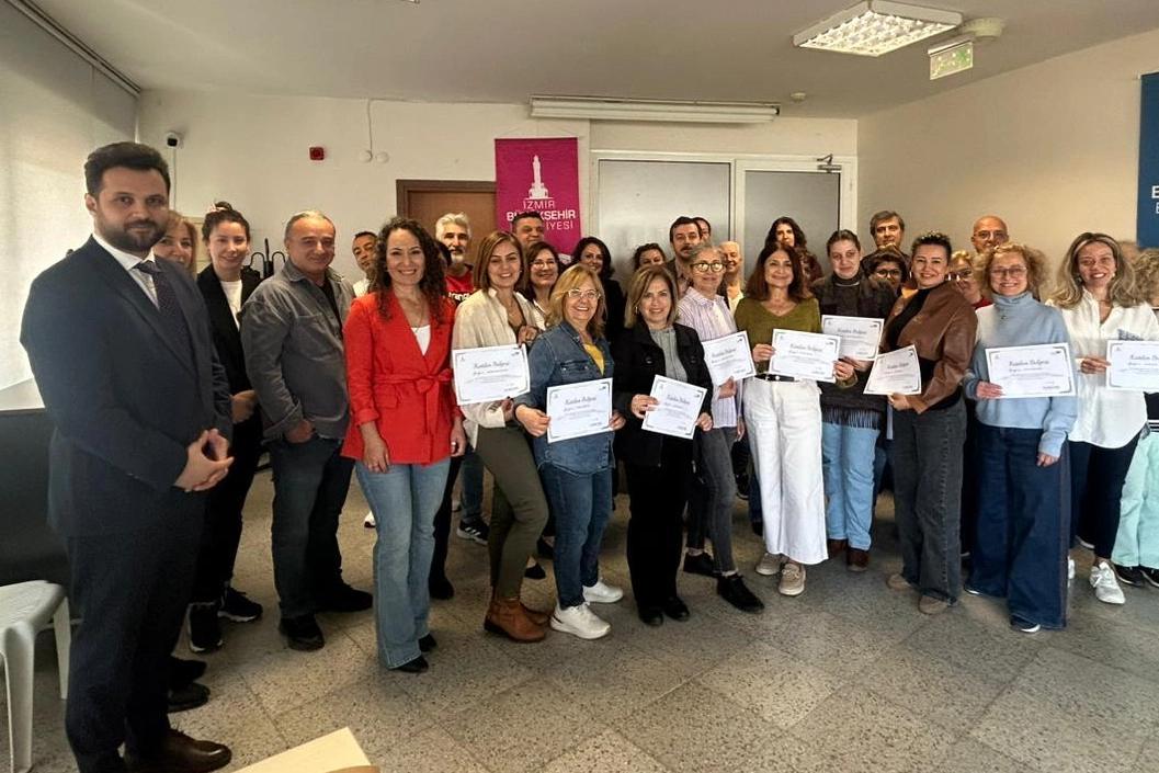 İzmir Meslek Fabrikası’nda sertifika sevinci 
