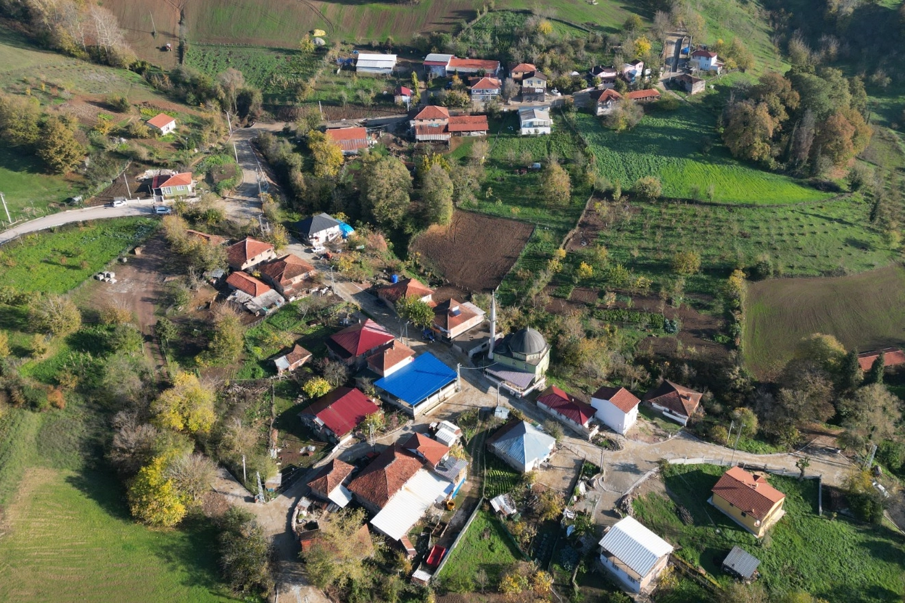 İzmit Orhaniye'de bozulan yollara bakım 