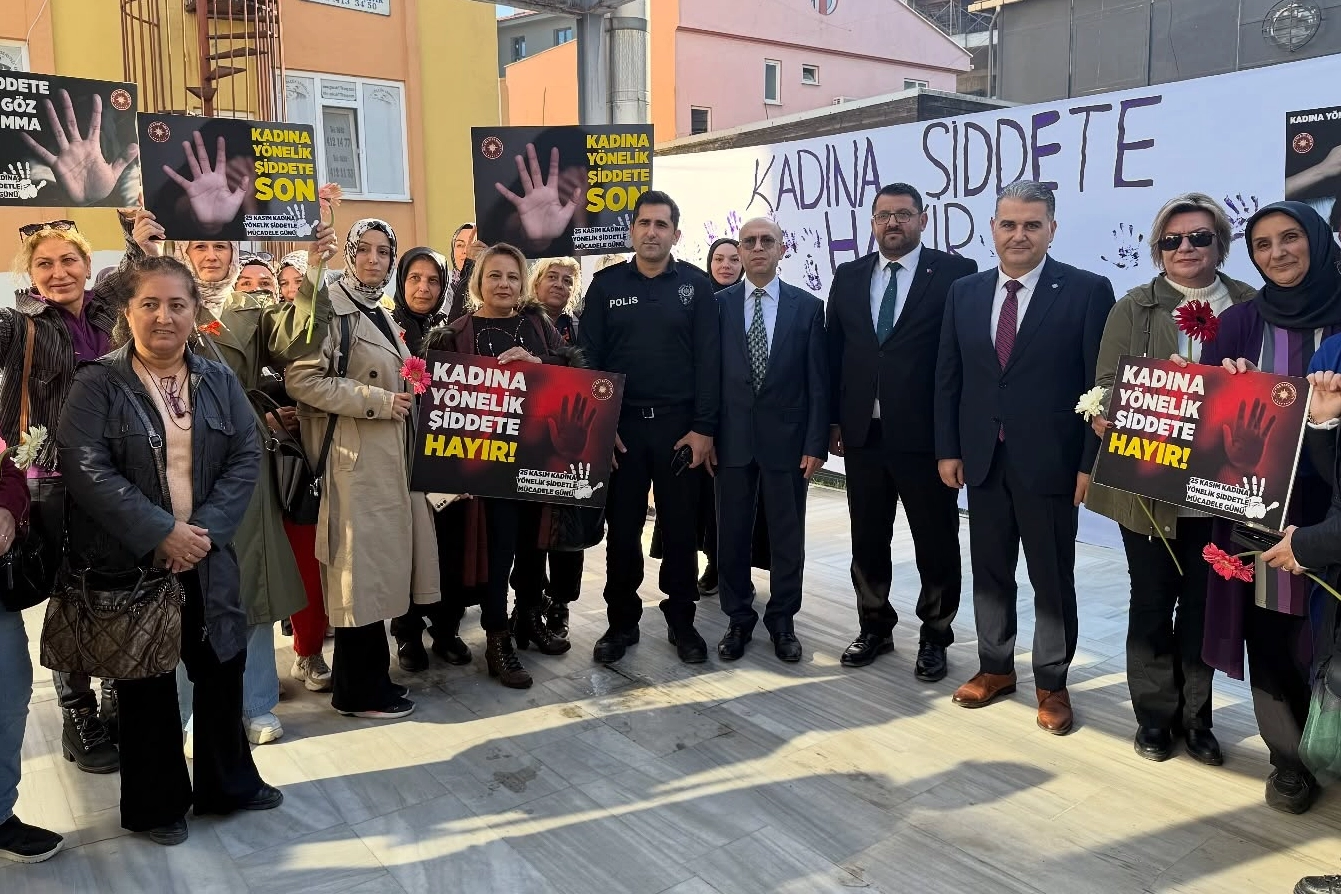 Kocaeli Gölcük’te kadına şiddete karşı farkındalık etkinliği 
