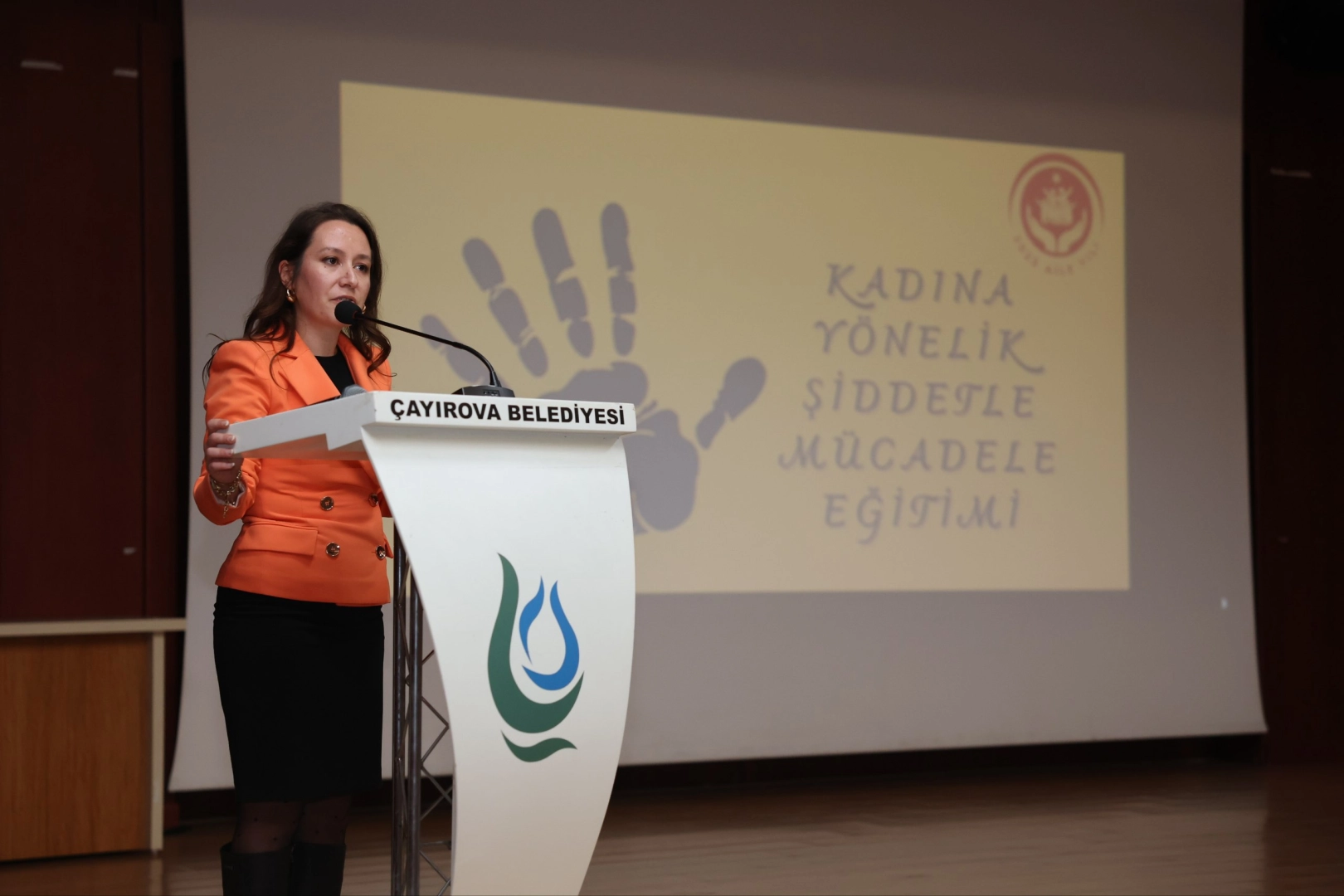 Çayırova’da kadına yönelik şiddetle mücadele eğitimi 