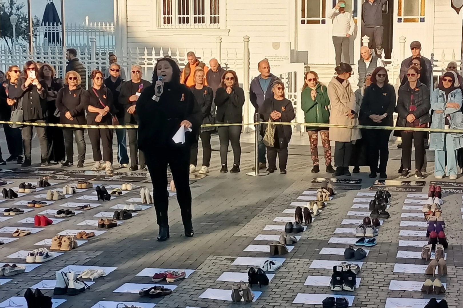 Mudanyalı kadınlar şiddete karşı 7 saat nöbet tuttu 