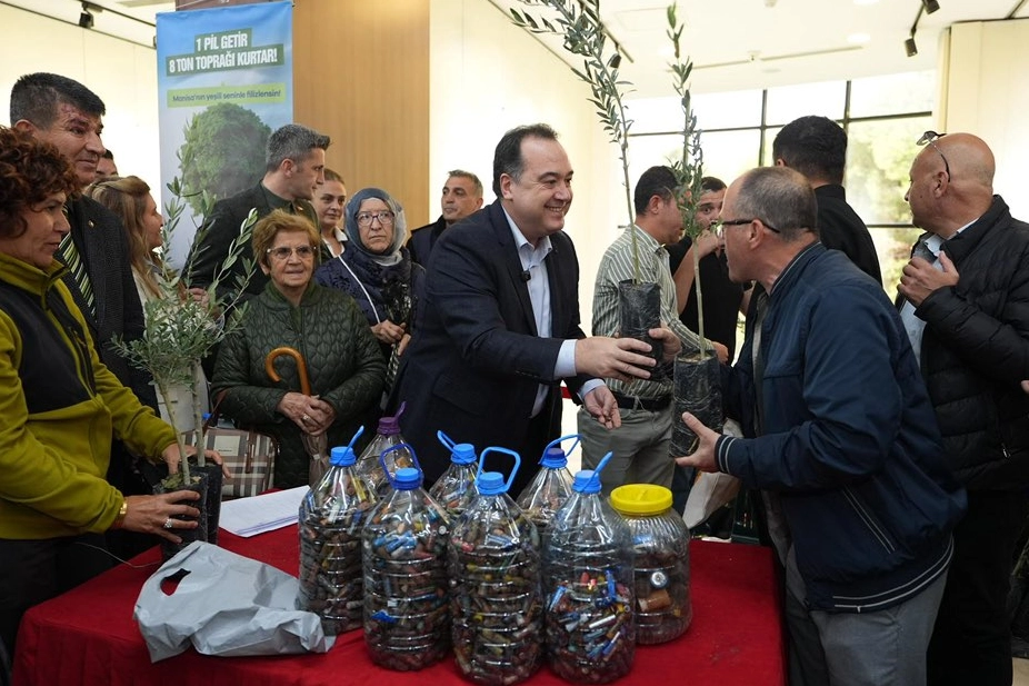 Manisa'da atık piller fidana dönüşüyor 