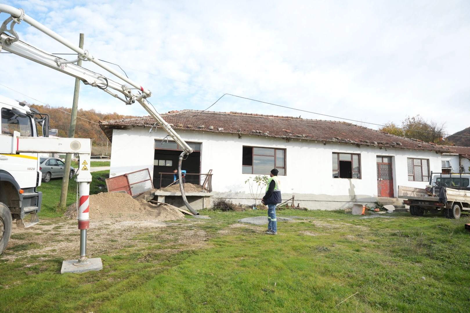 Bursa Yenişehir Belediyesi'nden Süleymaniye Mahallesi'ne yeni düğün salonu hazırlığı 