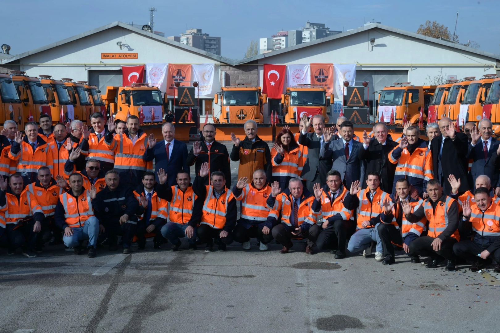 Yolların kahramanları kışa hazır... Karayolları makime parkı yenilendi 