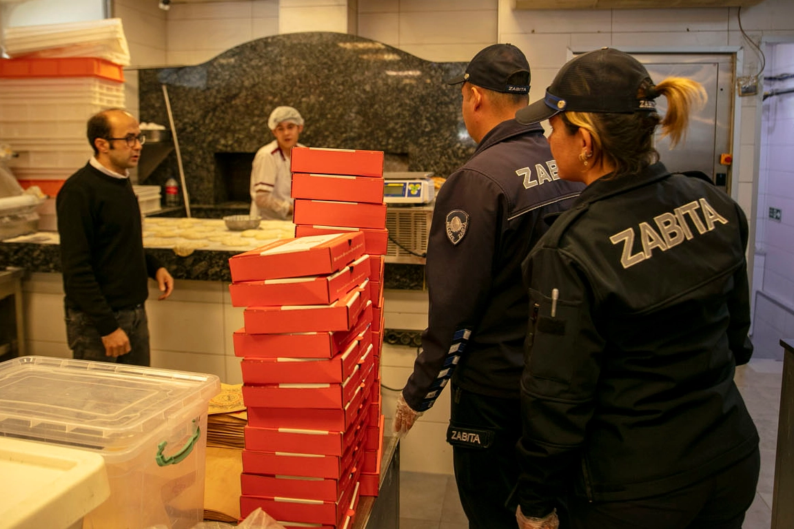 İzmir Güzelbahçe Zabıtası'ndan restoranlara sıkı denetim 