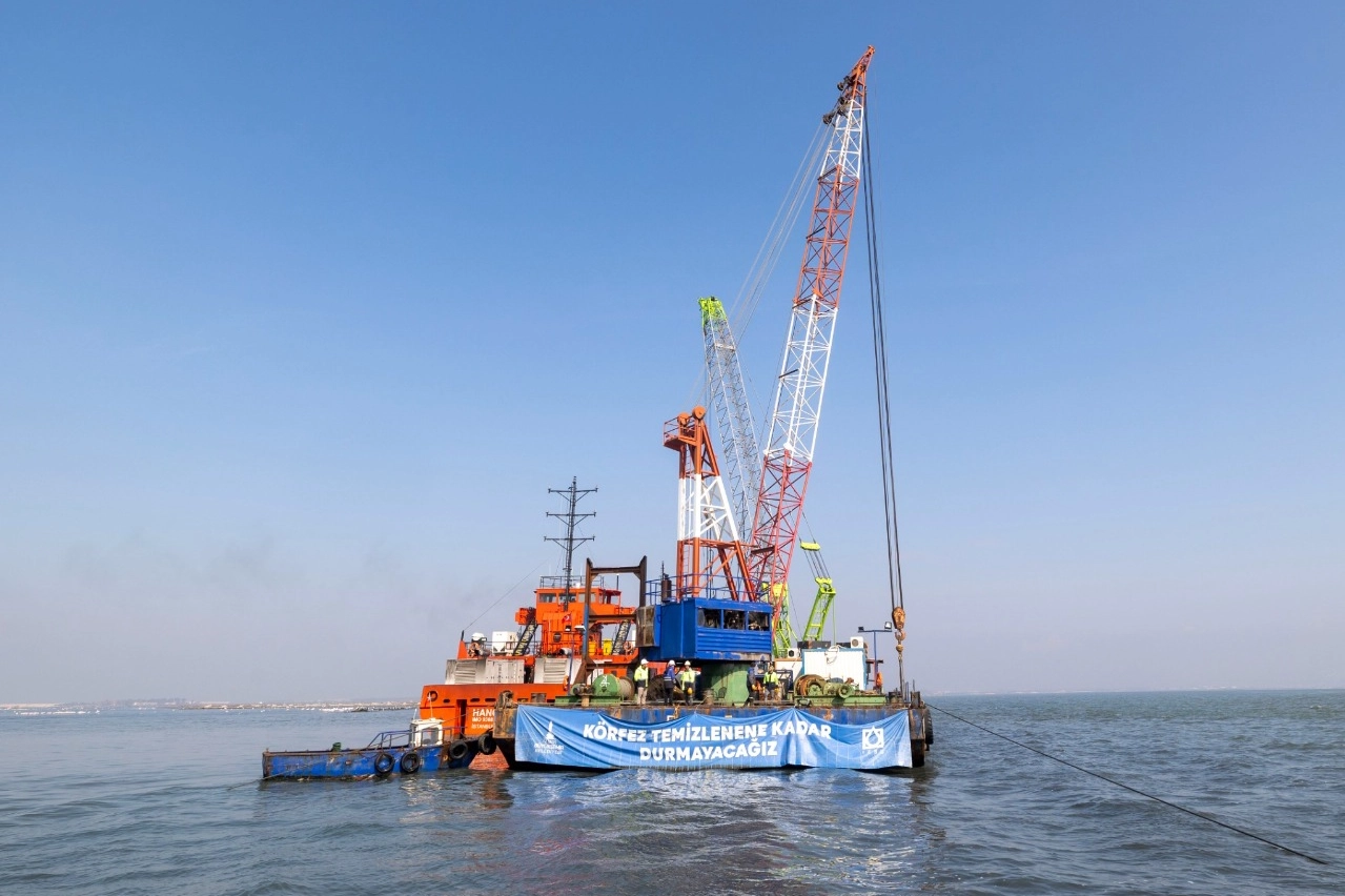 İzmir Körfezi için kritik buluşma... 21 bilim insanı Körfez için çalışacak 