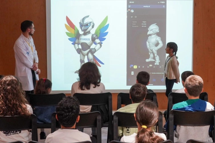 İstanbul Beylikdüzü'nde geleceği kodlayan dijital eğitim sürüyor 