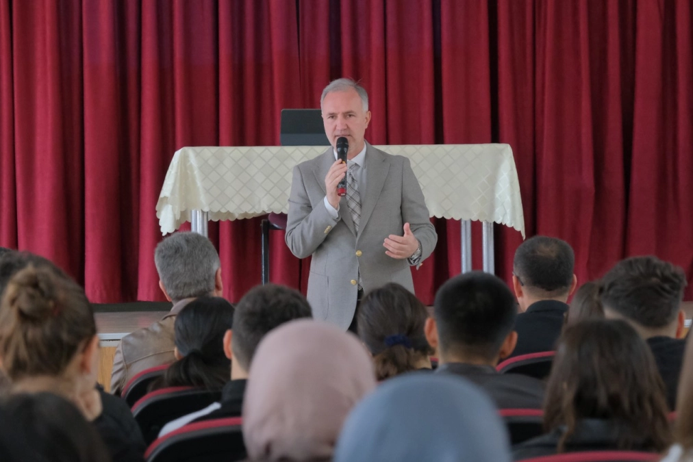 Bursa İnegöl'de Başkan Taban gençlere ufuk açıyor