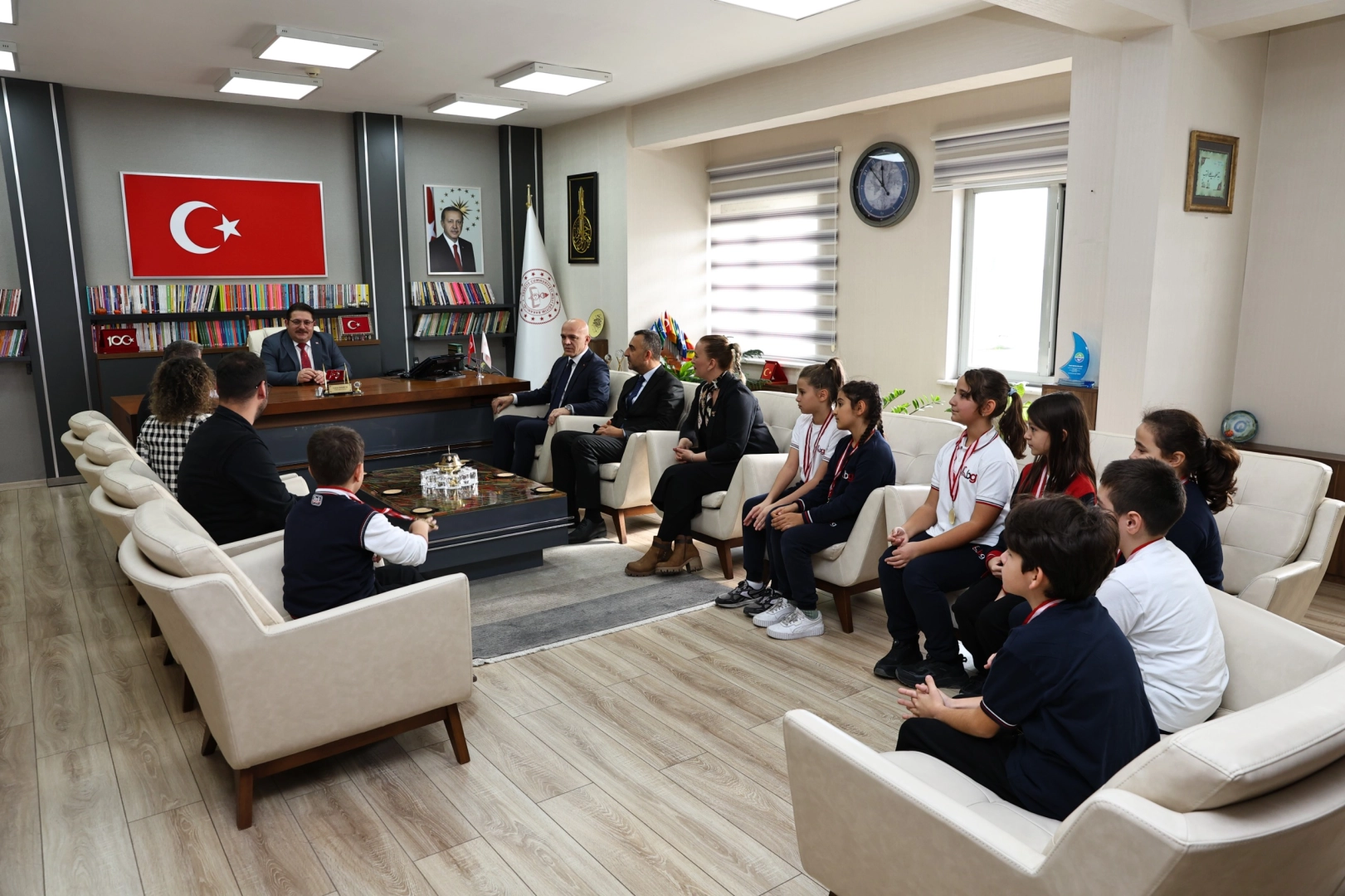 Sakarya Serdivanlı ilkokul öğrencilerinden Milli Eğitim'e ziyaret 