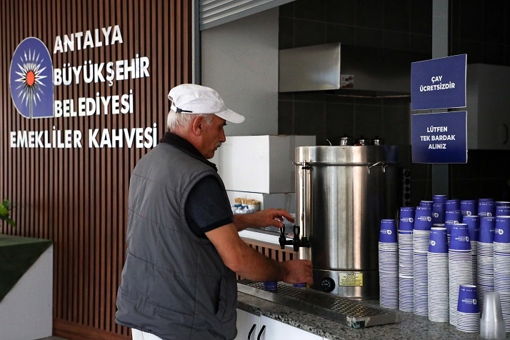 Antalya Büyükşehir’in Emekli Kahveleri'ne büyük ilgi 