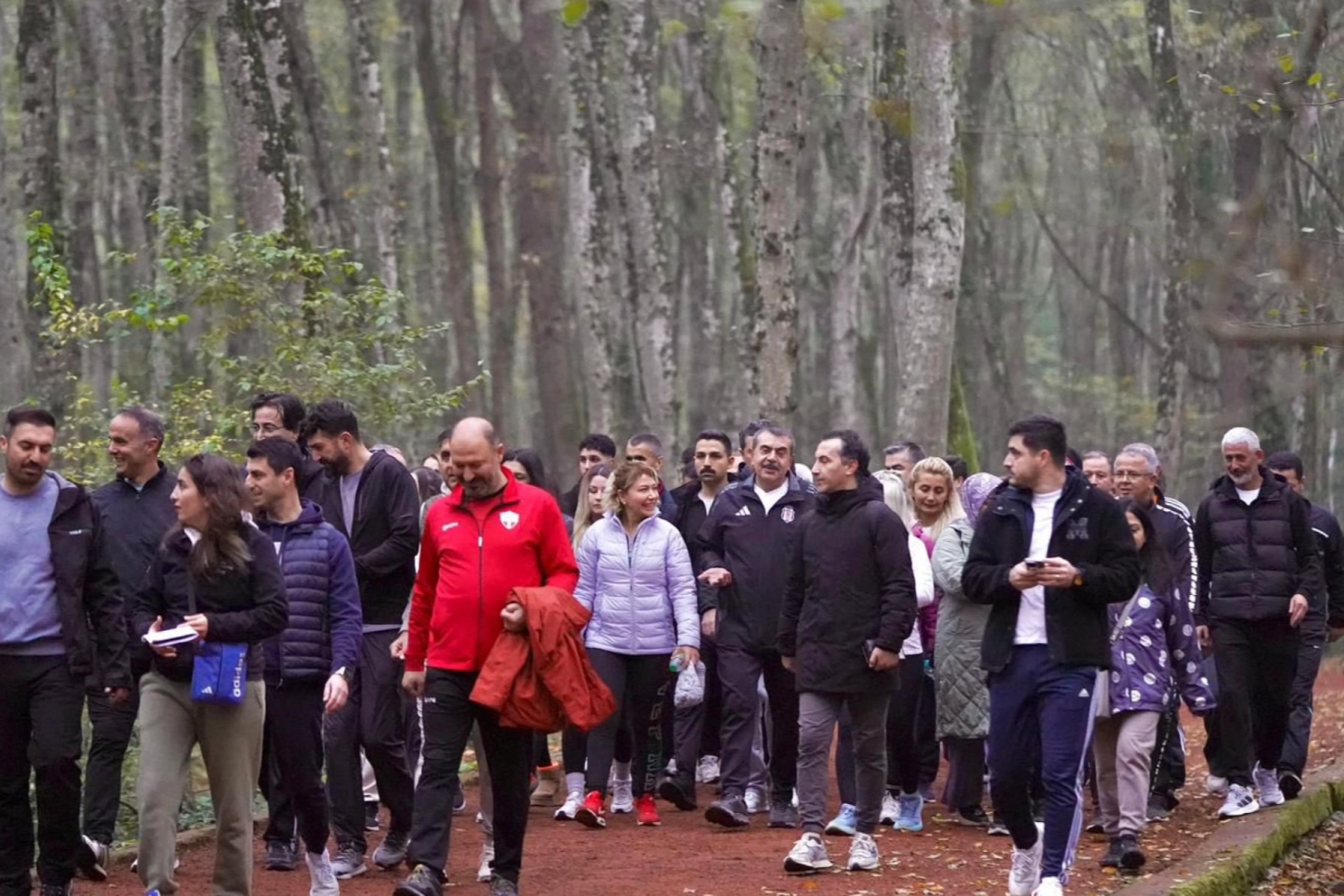 Bakan Tekin Belgrad Ormanı'nda öğretmenlerle yürüdü 