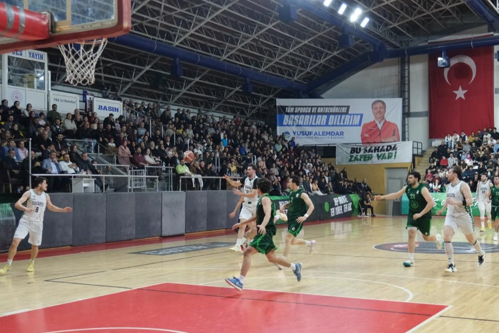 Sakarya Büyükşehir Basketbol taraftarı önünde 7’de 7 yaptı 