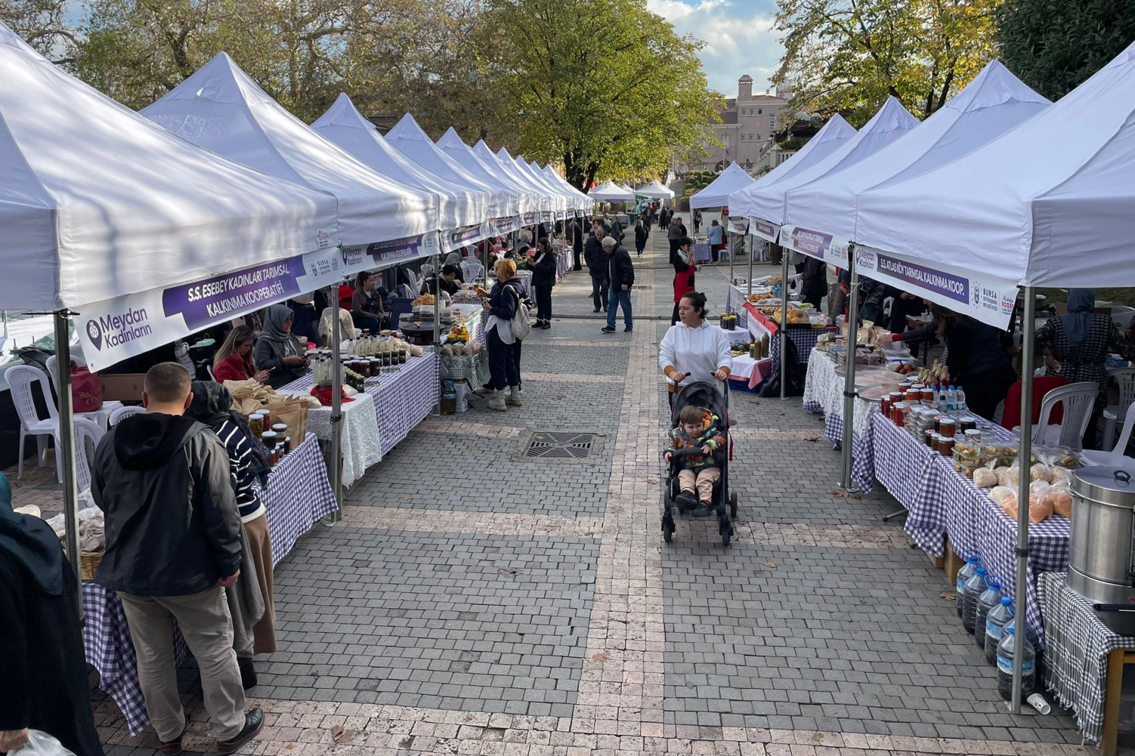 Bursa Heykel'de 'meydan kadınların' 