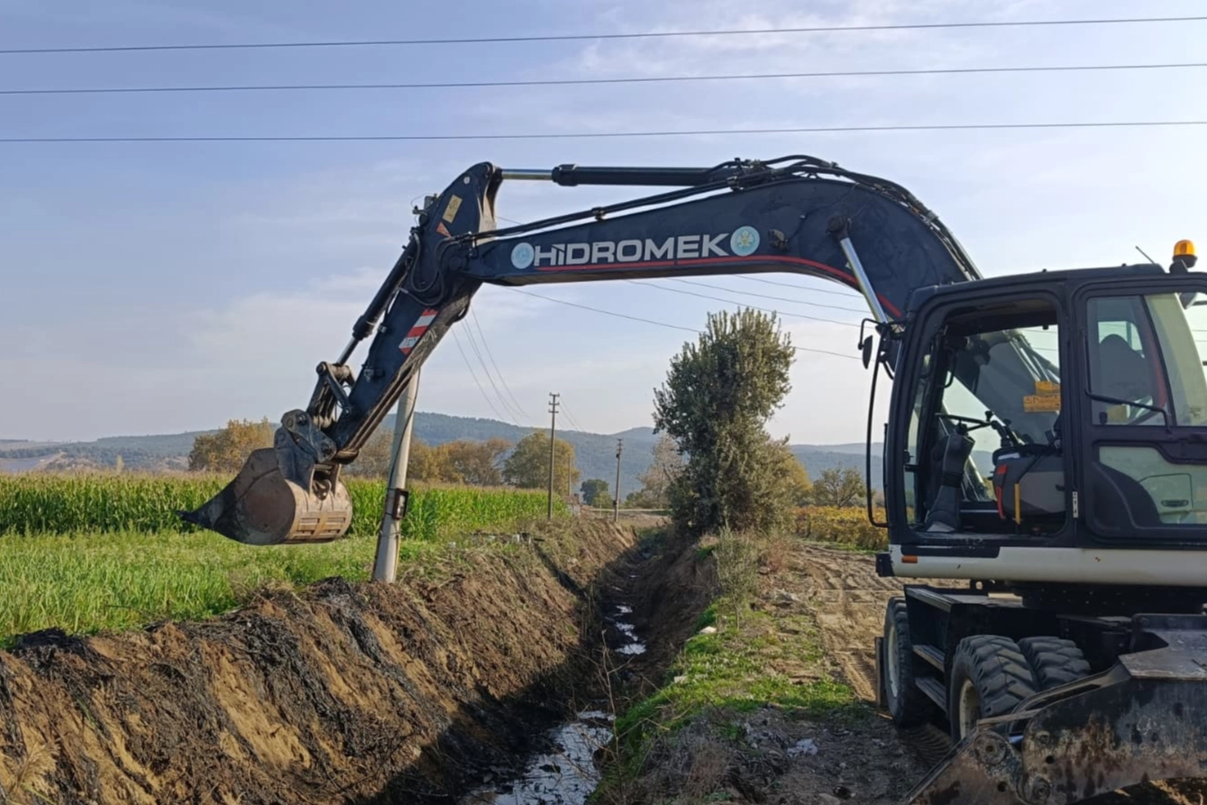 Manisa'da tarım arazileri taşkınlara karşı korunuyor 
