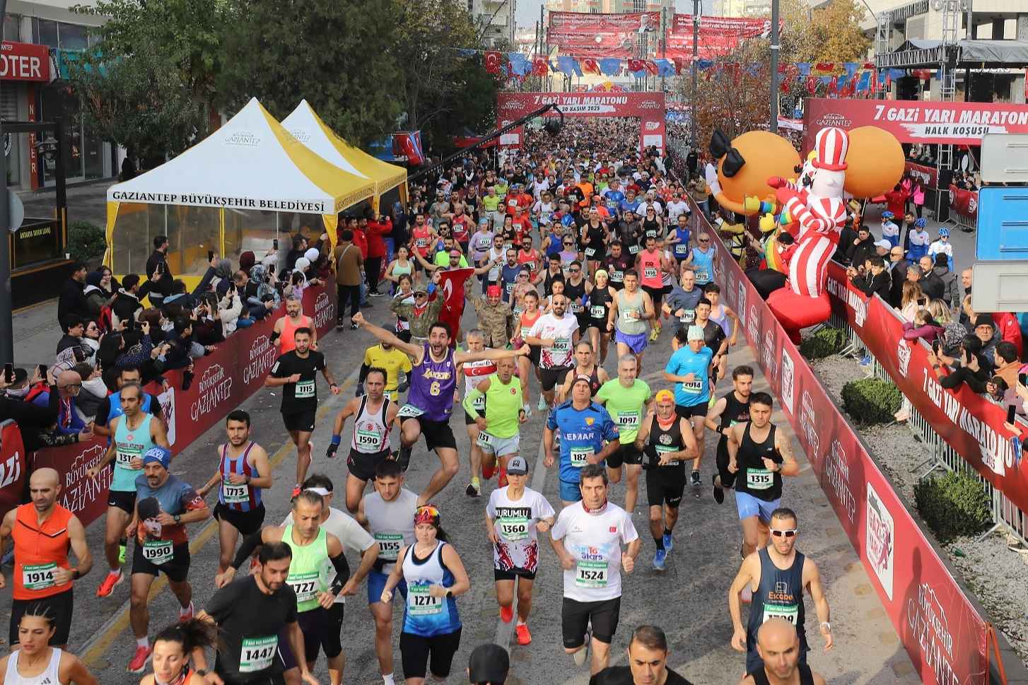 Gaziantep’te 'Gazi Yarı Maratonu' rekor katılımla koşuldu 
