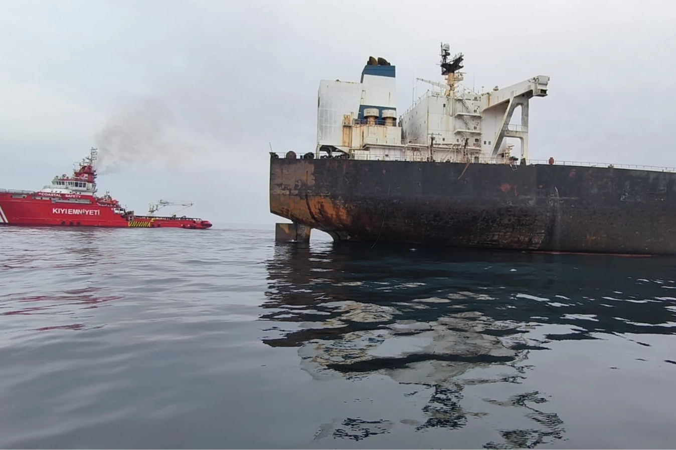 Karadeniz'de patlama yaşayan 'KAIROS'ta yangın söndürüldü... VIRAT'ın çeki operasyonu sürüyor 