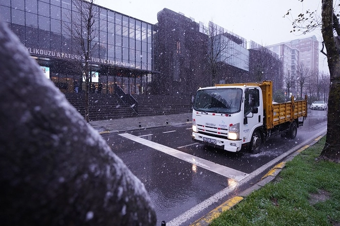 İstanbul Beylikdüzü'nde karla mücadele mesaisi 
