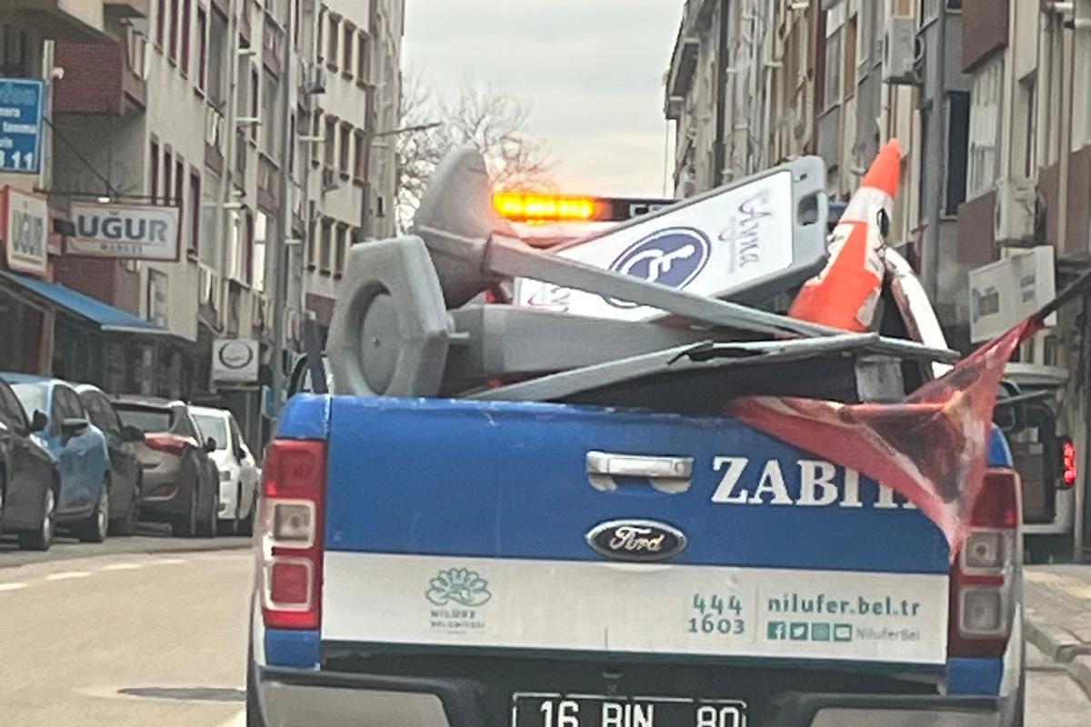 Bursa Nilüfer’de kaldırımlar işgallerden arındırılıyor 