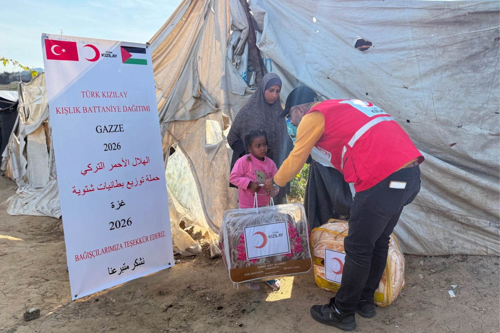 Kızılay Gazze için sıcak yardım hızını kesmiyor 