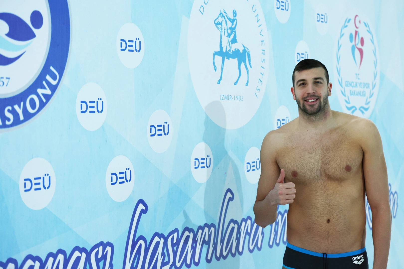 Dokuz Eylül kapılarını milli yüzücüye açtı 