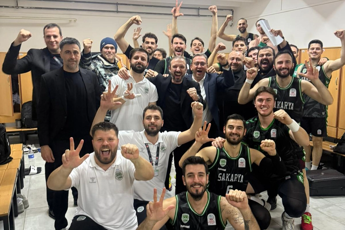 Sakarya Büyükşehir İzmir’den de galip döndü 