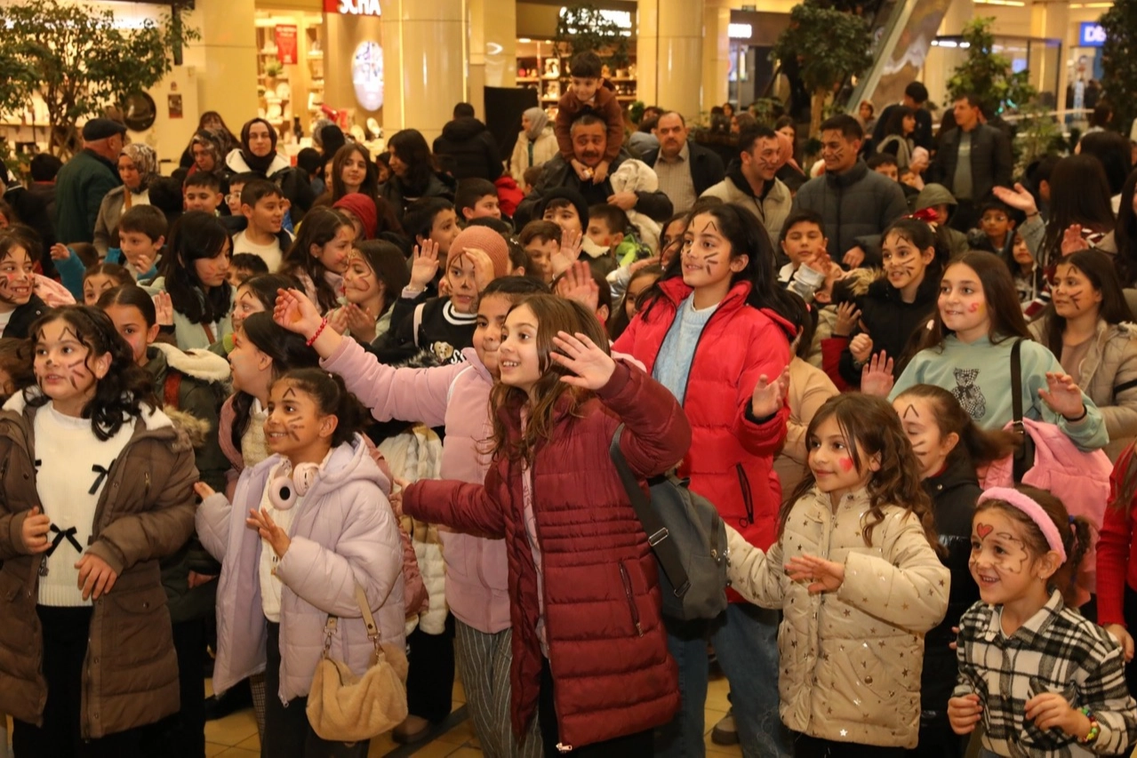 Genç KAYMEK'ten çocuk şenliği 