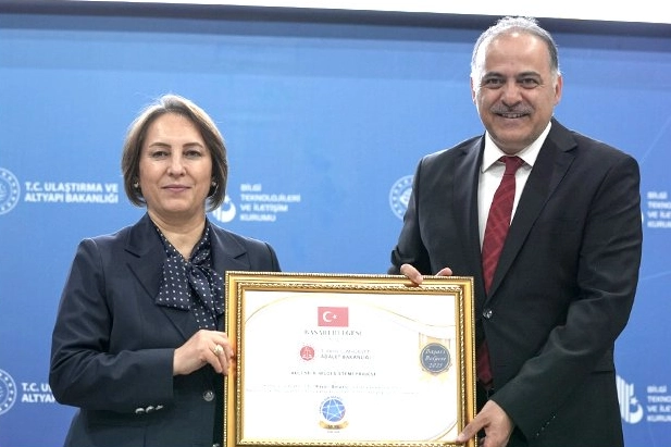 Adalet Bakanlığı'na dijital dönüşüm ödülü 