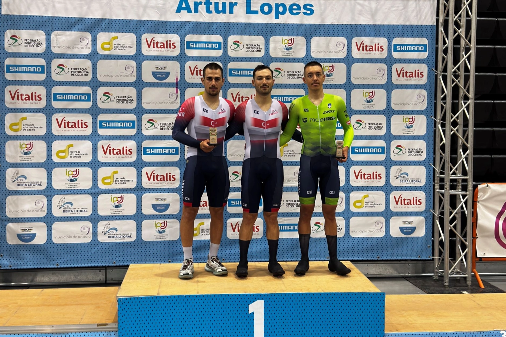 Milli bisikletçiler Portekiz'de kürsüyü paylaştı 