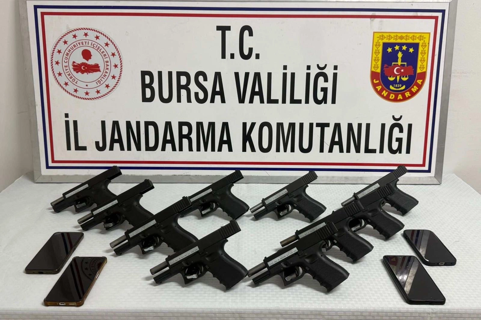 Bursa Gemlik’te ruhsatsız silah operasyonu: 4 tutuklama