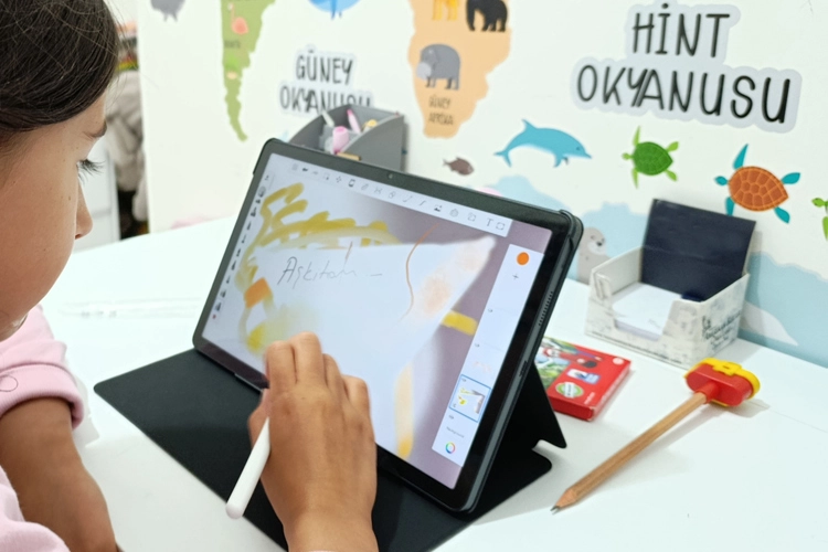 Aile'den 'ekran süresi' uyarısı... 6 yaşındakiler için günde en fazla 1 saat ekran süresi kullanmalı