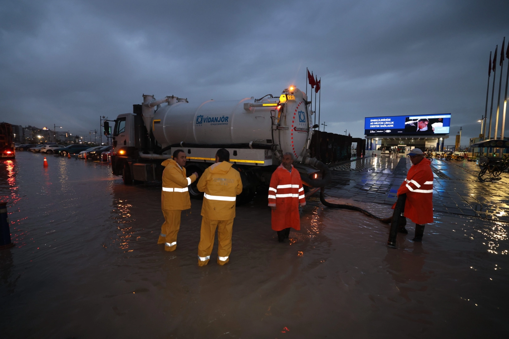 İzmir’de deniz seviyesi hareketliliğine anlık müdahale 