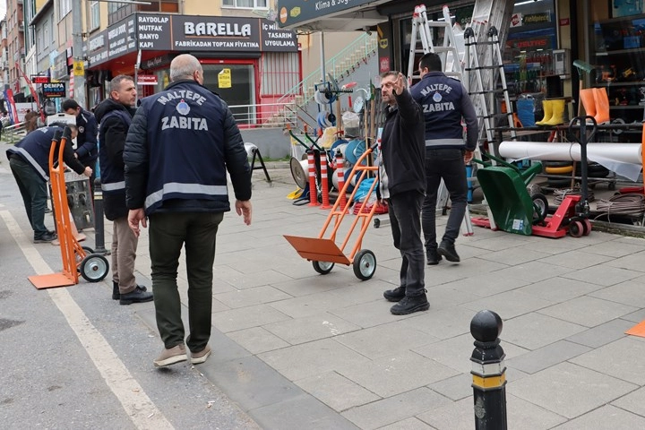 İstanbul Maltepe Belediyesi’nden kaldırım işgallerine müdahale 