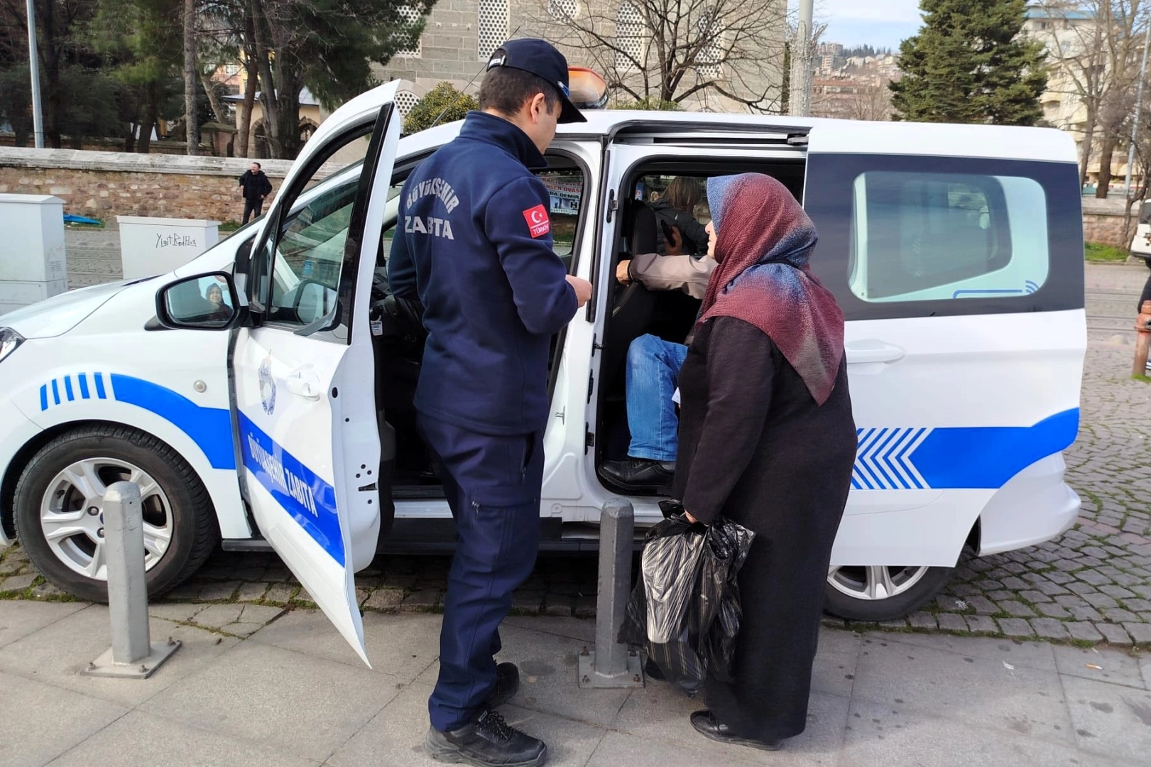 Kocaeli Zabıtası’ndan örnek duyarlılık
