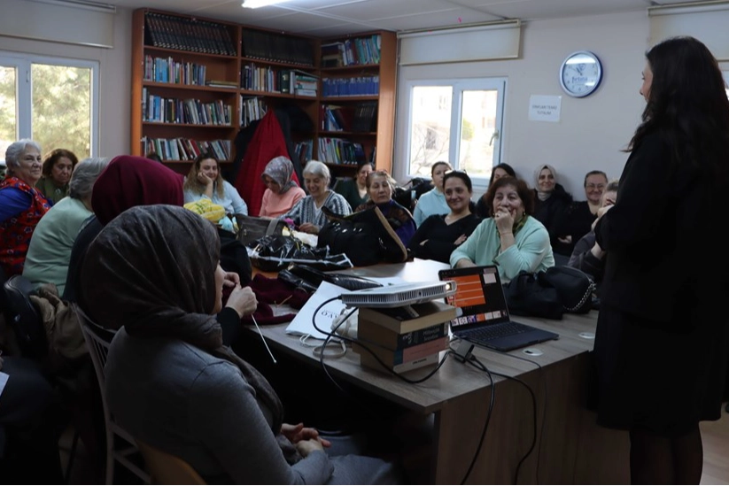 İstanbul Maltepeli kadınlara dijital riskler ve korunma yolları anlatıldı 